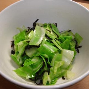 おひとり様ご飯の副菜に！キャベツの塩昆布あえ